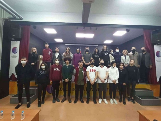 Öğrenciler, İ̇stiklal Marşı’nı Daha Güzel Okumak İçin Yarıştı