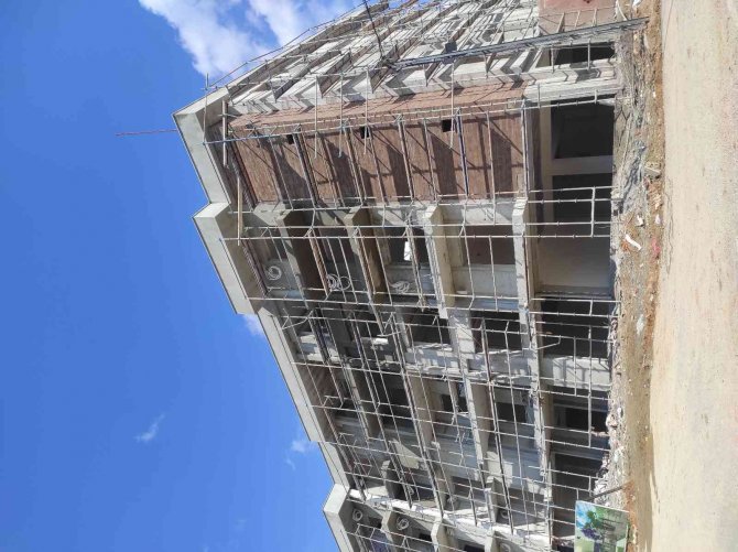 3. Kattan Düşen İşçi Ağır Yaralandı