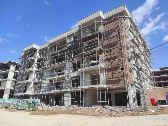 3. Kattan Düşen İşçi Ağır Yaralandı