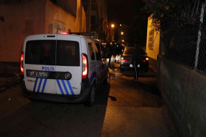 10 Kilometre Kaçtıktan Sonra Yakalanan Otomobilden Ruhsatsız Tabanca Çıktı