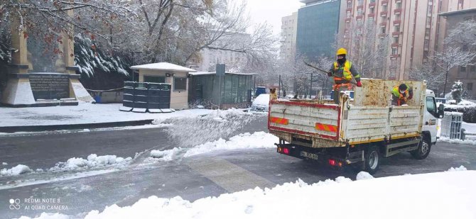 Kar Yağışı İle Ekiplerin Yeniden Teyakkuza Geçtiği Başkent’te Yollar Açık