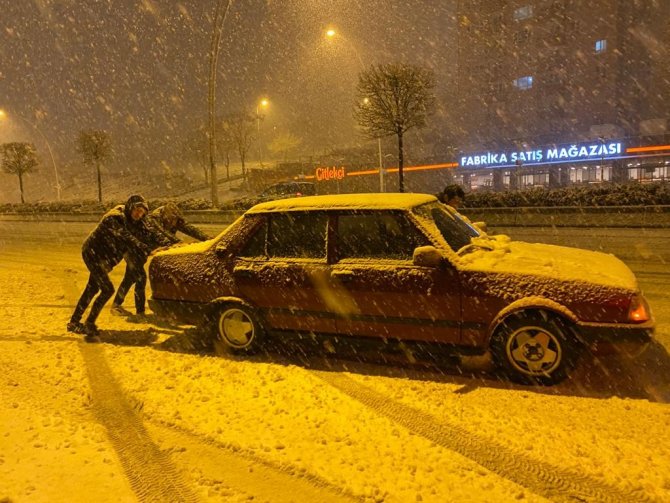 Ankara’da Kar Yağışı Etkili Oldu