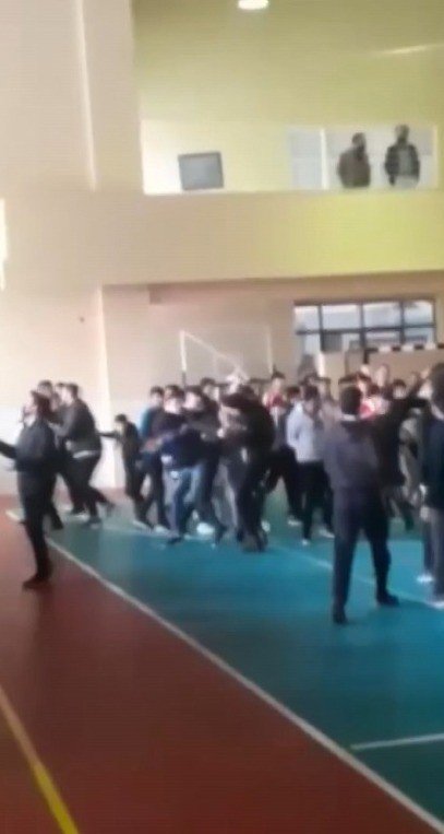 Antalya’da Liseler Arası Futsal Maçında Tekme Tokatlı Kavga