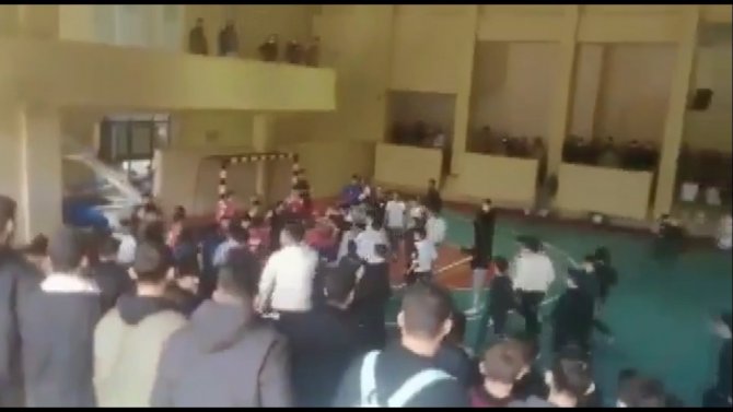 Antalya’da Liseler Arası Futsal Maçında Tekme Tokatlı Kavga