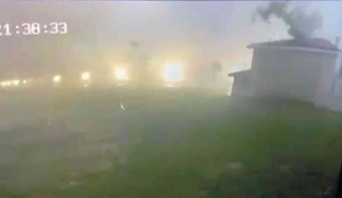 Antalya’da Hortum Lüks Villanın Çatısını Uçurdu