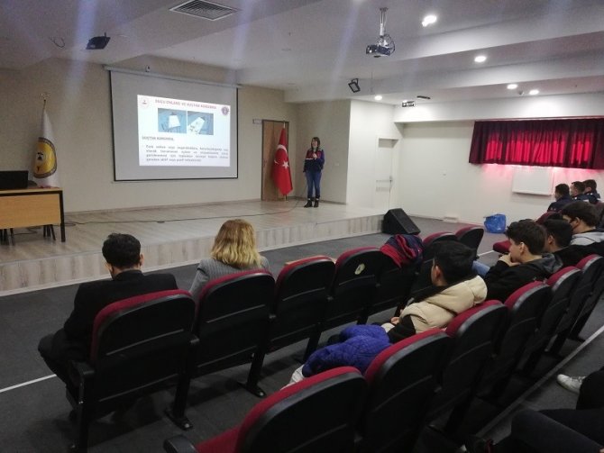 Jandarma Ekipleri Öğrencileri Bilgilendirdi