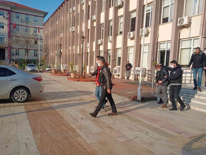 Demirci Atölyesine Uyuşturucu Baskını: 2 Kişi Tutuklandı