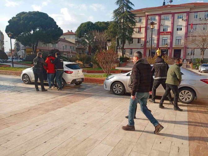 Demirci Atölyesine Uyuşturucu Baskını: 2 Kişi Tutuklandı