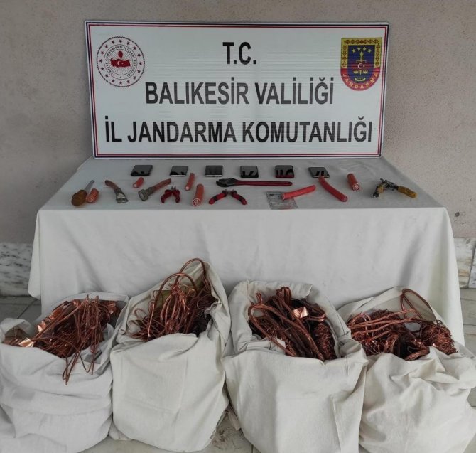 Kablo Hırsızlarının İzini Süren Jandarma, Suç Çetesini Çökertti