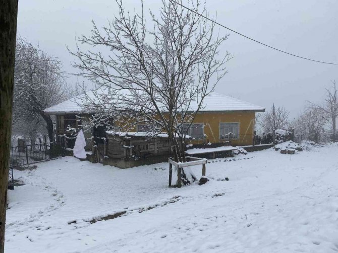 Bartın’ın Yüksek Kesimlerinde Kar Yağışı Etkili Oluyor