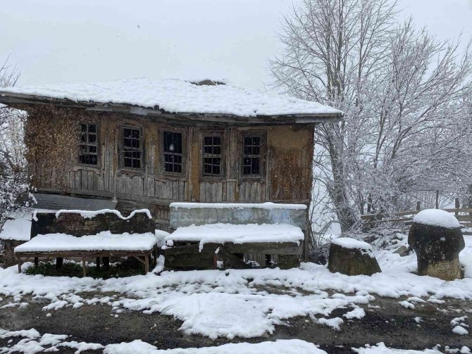 Bartın’ın Yüksek Kesimlerinde Kar Yağışı Etkili Oluyor