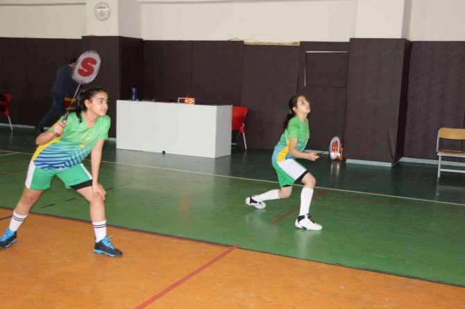Batmanlı Kızlar 6 Ayda Tanıştıkları Badmintonla İl Ve Bölge 1.’si Oldu