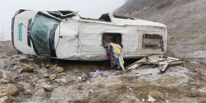 Bilecik’te İşçi Servisi Kaza Yaptı: 2’si Ağır 6 Yaralı