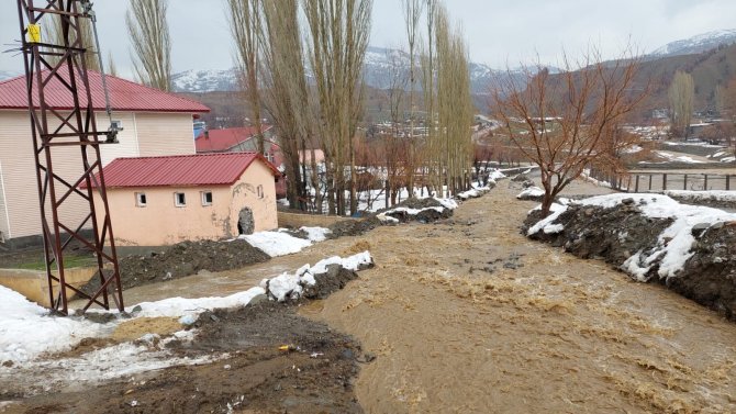 Mutki’de Sel Hasara Neden Oldu
