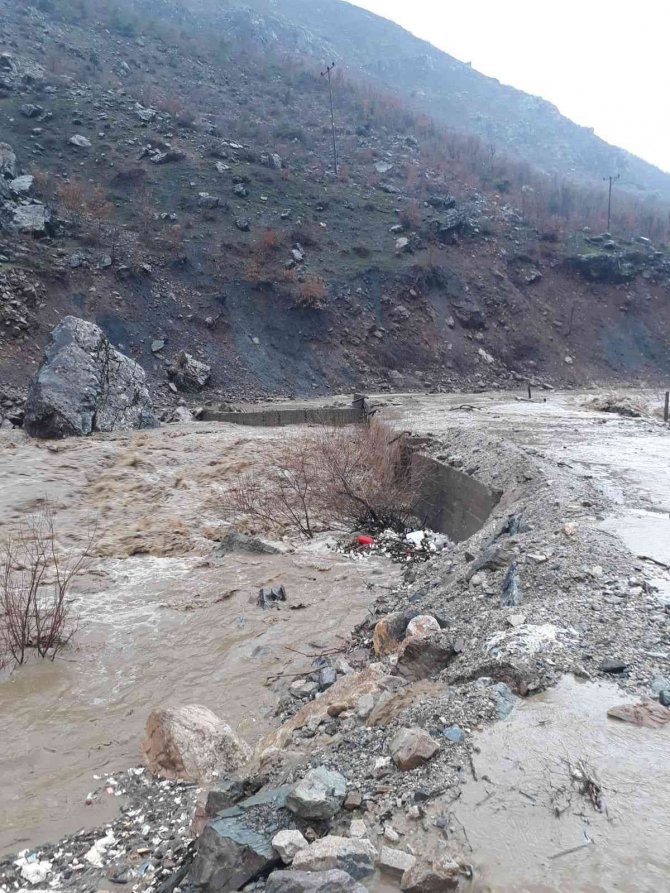 Mutki’de Sel Hasara Neden Oldu