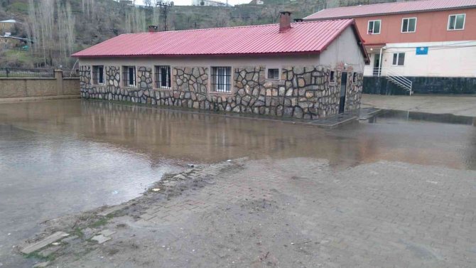 Mutki’de Sel Hasara Neden Oldu