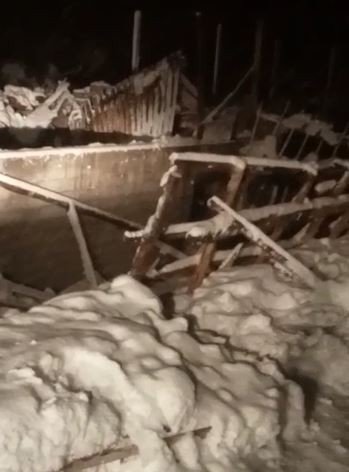 Burdur’da Karın Ağırlığına Dayanamayan Ahırın Çatısı Çöktü
