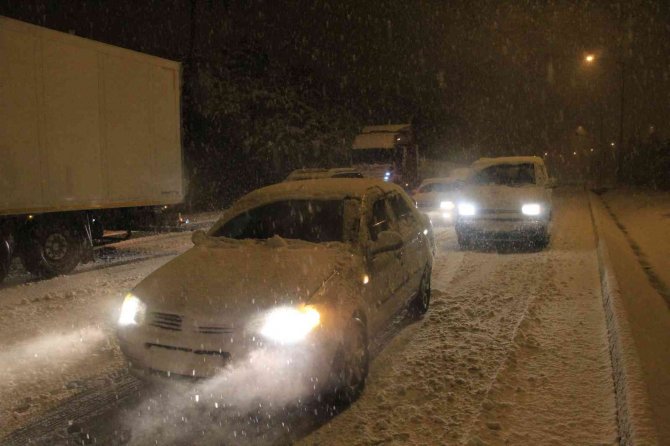 Burdur’da Şehirlerarası Yollar 3 Saat Sonra Trafiğe Açıldı
