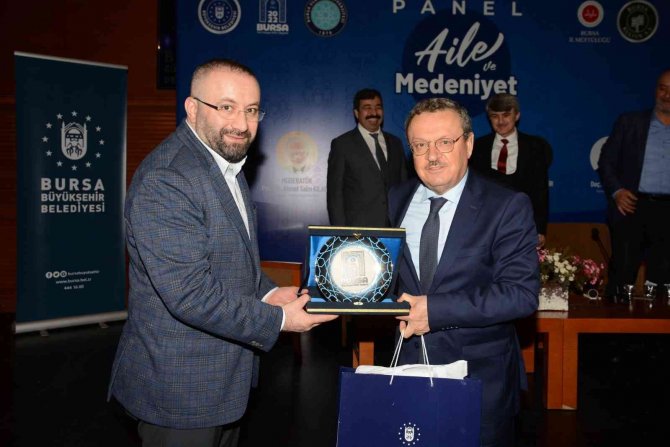 Bursa’da ’Aile Ve Medeniyet’ Paneline Yoğun İlgi