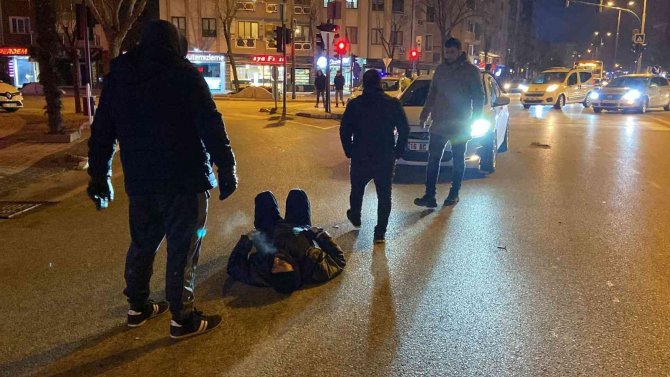 Polis Yaralının Başında Bekleyip Moral Verdi