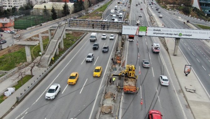 D-100 Karayolunun Ortasına İnen Garip Merdiven Kaldırıldı