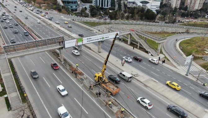D-100 Karayolunun Ortasına İnen Garip Merdiven Kaldırıldı