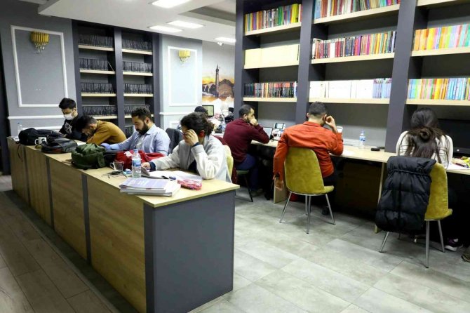 Nev Mekan Kütüphanesinden Günde 400 Öğrenci Faydalanıyor