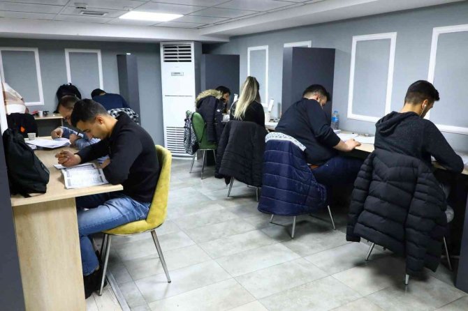 Nev Mekan Kütüphanesinden Günde 400 Öğrenci Faydalanıyor