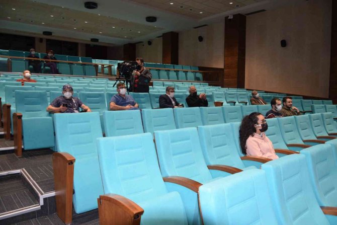 Prof. Dr. Kara “Emin Olmadığınız E-postaları Açmayın”