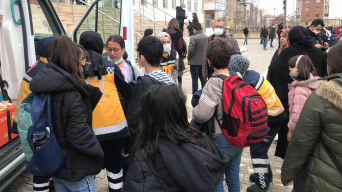 Elazığ’da Hastaneye Sevk Edilen Öğrenci Sayısı 64 Oldu