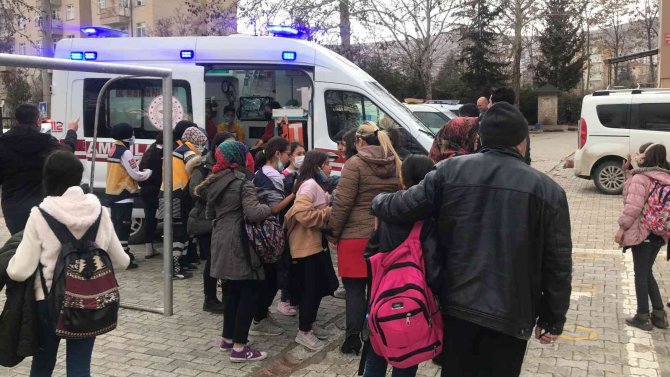 Elazığ’da 50 Öğrenci Hastanelik Oldu
