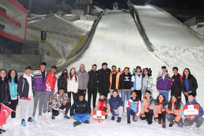 Meşaleler Yıldız İçin Yandı