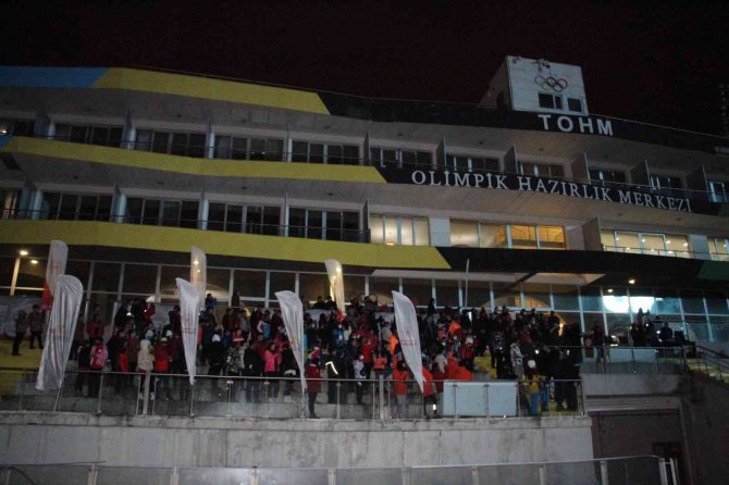 Meşaleler Yıldız İçin Yandı