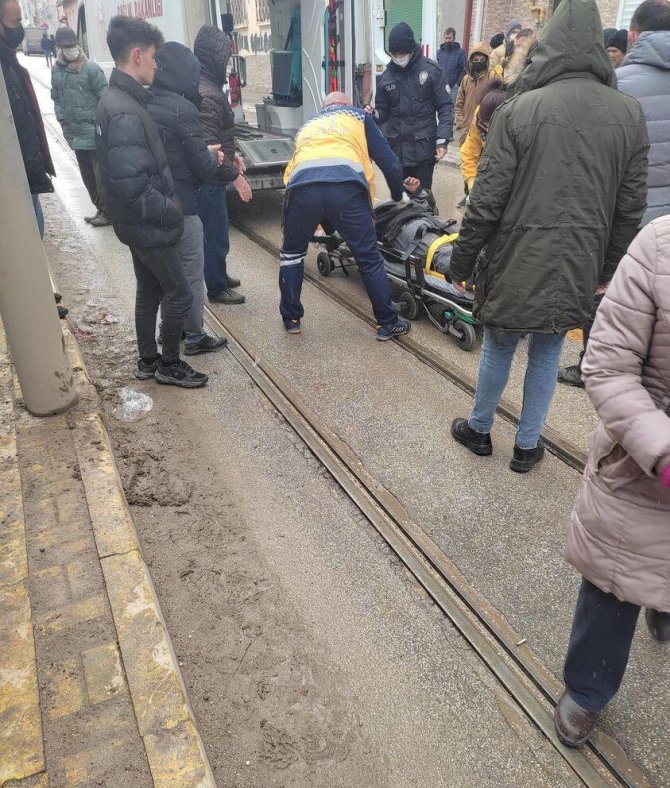 Tramvayın Çarptığı İşitme Engelli Kadın Ağır Yaralandı