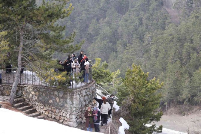 Üniversiteli Gençlerle Türkiye’nin Cennet Köşesi Bolu’ya Yolculuk