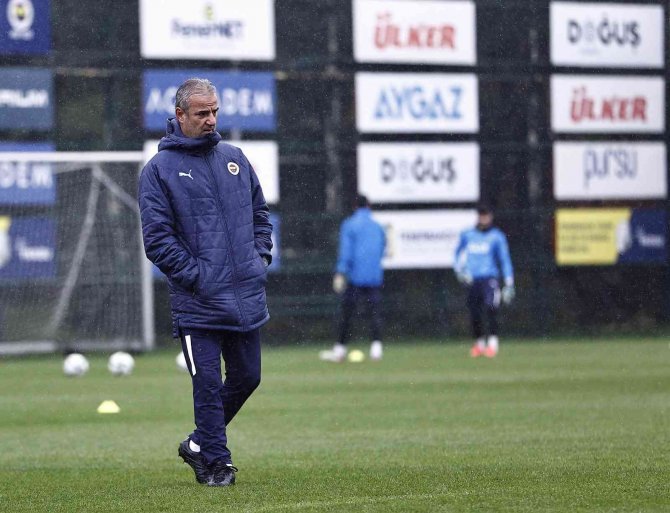Fenerbahçe’de Trabzonspor Maçı Hazırlıkları Sürüyor