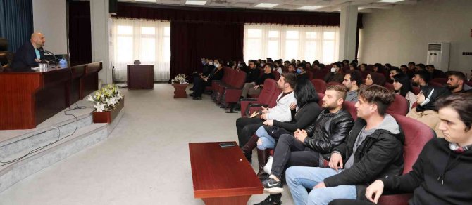 Gaün’de ‘Türk Devlet Teşkilatları’ Konferansı
