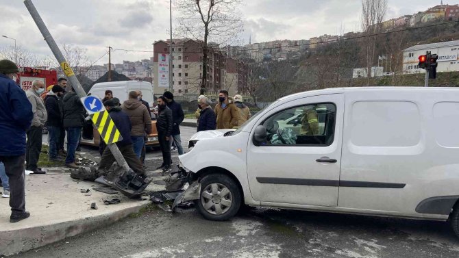 Gaziosmanpaşa’da Kırmızı Işık İhlali; 3 Yaralı