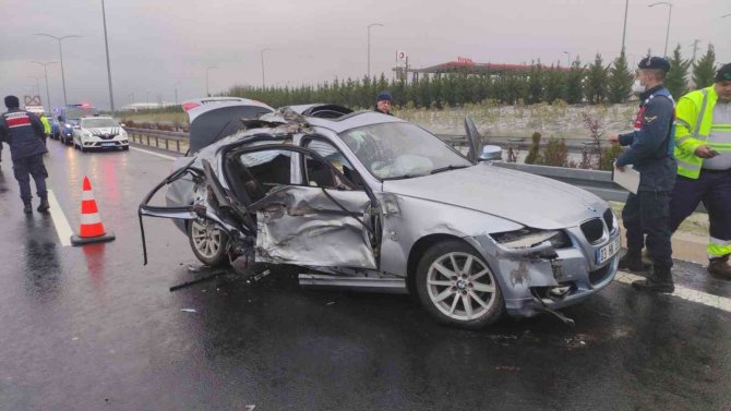 Kayganlaşan Otoyolda Feci Kaza: 1 Ölü, 3 Yaralı
