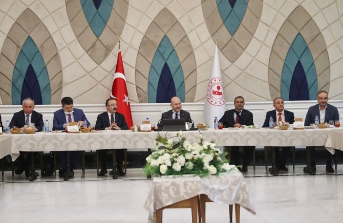 İ̇çişleri Bakanı Süleyman Soylu Alucralı Muhtarlarla Buluştu