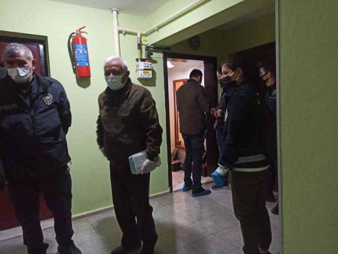 İ̇zmir’de Korkunç Olay: Önce Karısını Boğarak Öldürdü Sonra İntihar Etti