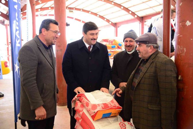 Kahramankazan Belediyesi’nden Çiftçilere Yağlık Ayçiçeği Tohumu Desteği