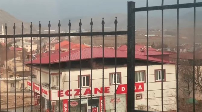 Şiddetli Fırtına Çatıyı Kağıt Gibi Savurdu