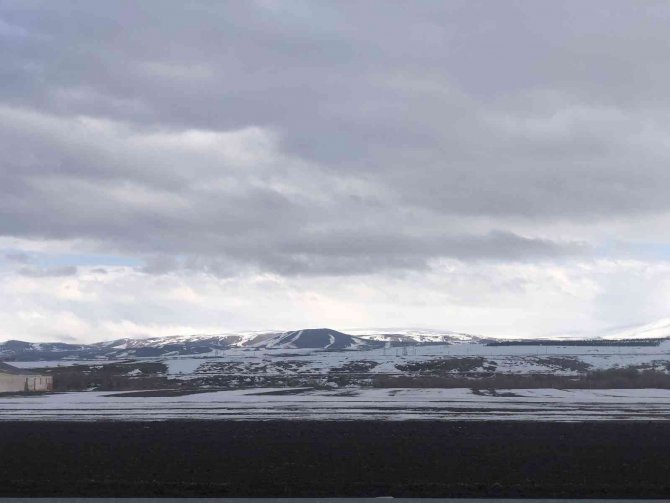 Kars’ta Karlar Erimeye Başladı