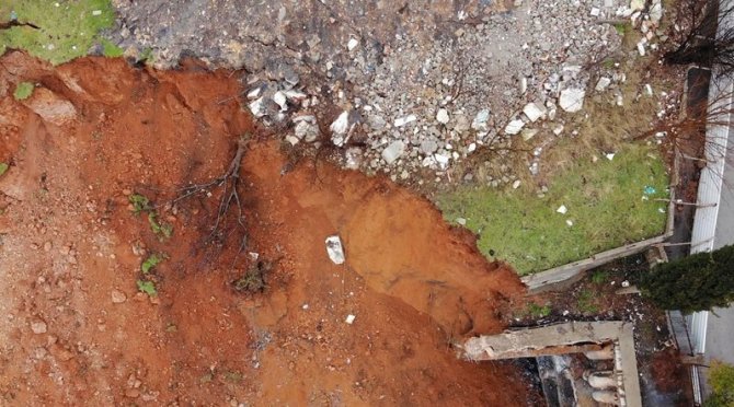 Kartal’da Şiddetli Yağış İnşaatta Toprak Kaymasına Neden Oldu