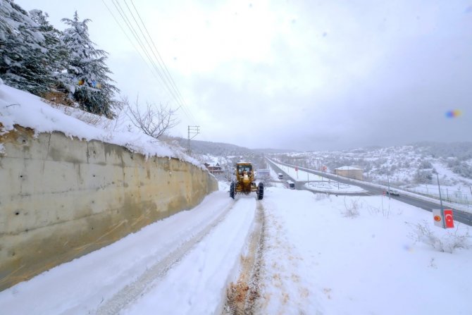 Kastamonu Belediyesi 95 Personel İle Karla Mücadele Ediyor