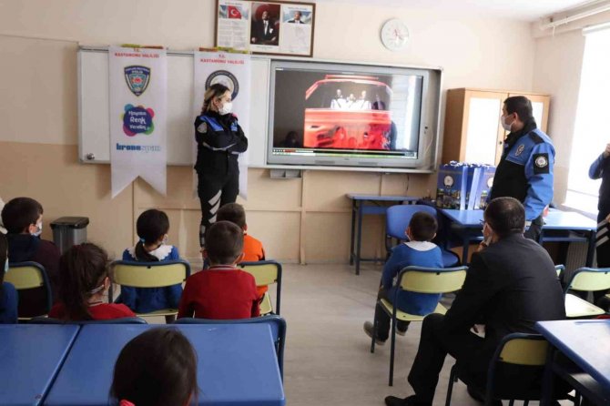 “Hayata Renk Verelim” Projesi Kapsamında 210 Öğrenciye Eğitim Verildi