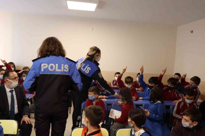 “Hayata Renk Verelim” Projesi Kapsamında 210 Öğrenciye Eğitim Verildi