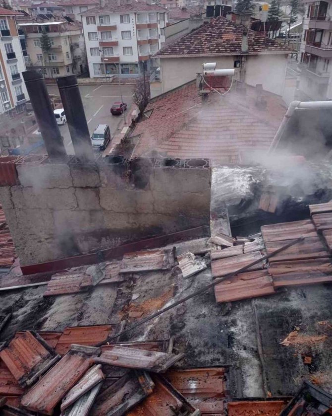4 Katlı Binada Korkutan Yangın