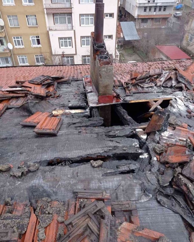 4 Katlı Binada Korkutan Yangın